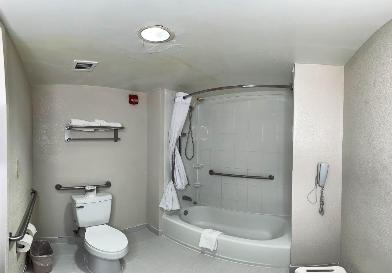 เบย์มอนต์ บาย วินด์แฮม กรีนส์เบิร์ก Hotel Greensburg ภายนอก รูปภาพ