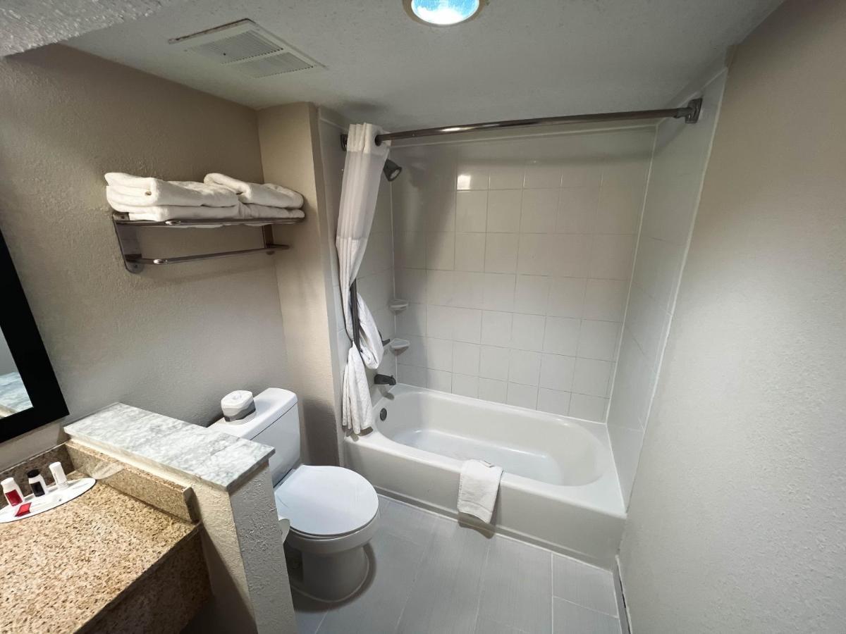 เบย์มอนต์ บาย วินด์แฮม กรีนส์เบิร์ก Hotel Greensburg ภายนอก รูปภาพ